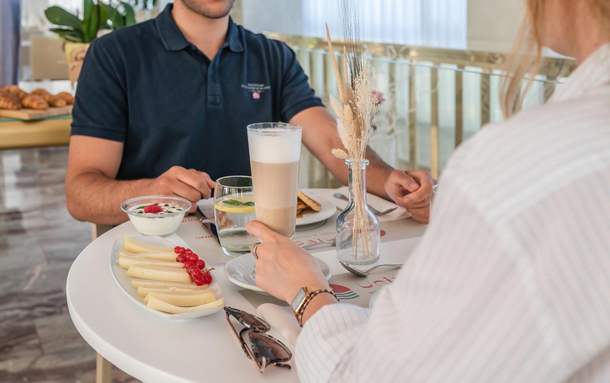 Hotel Universal Католика Екстериор снимка