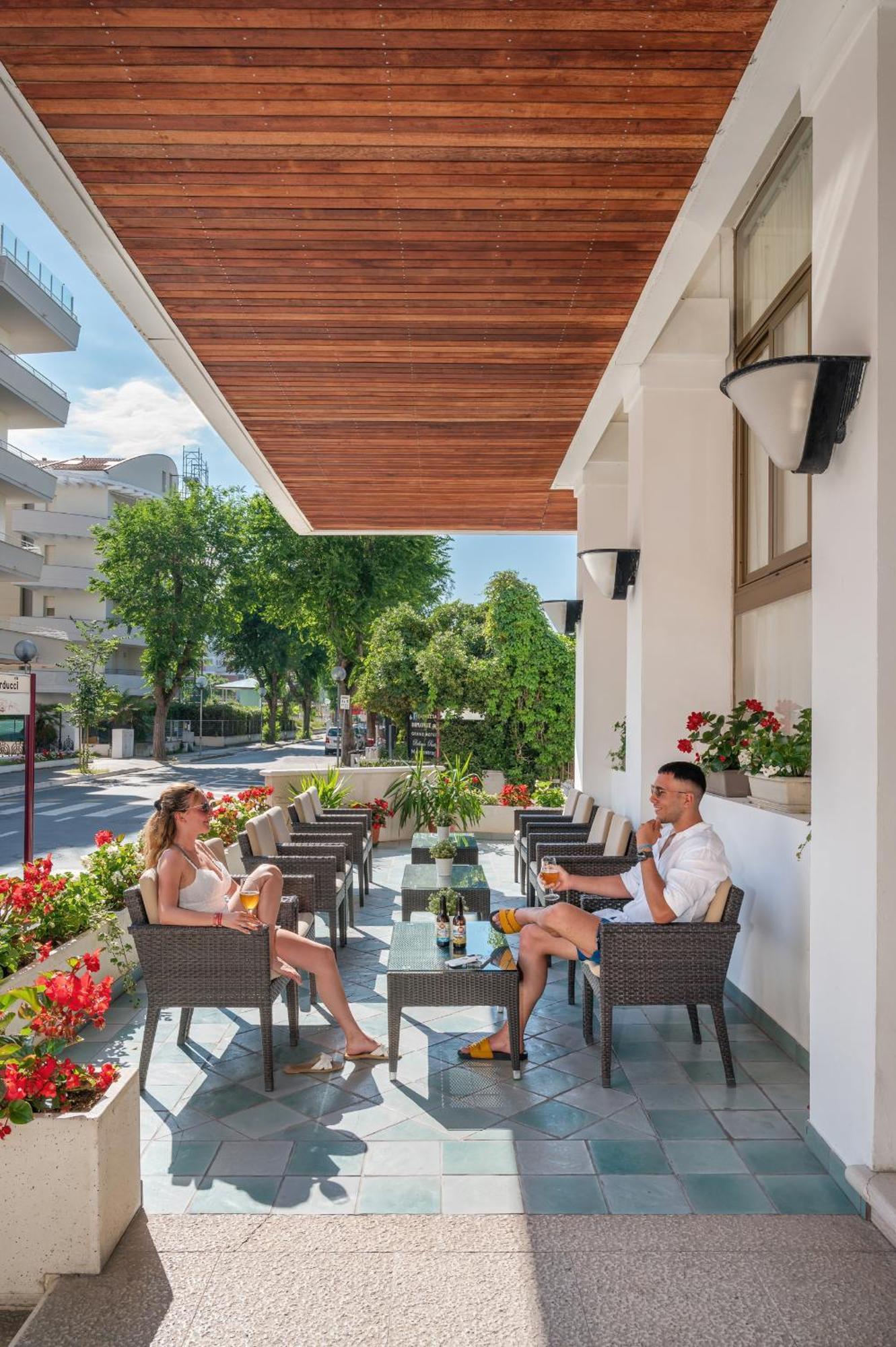 Hotel Universal Католика Екстериор снимка